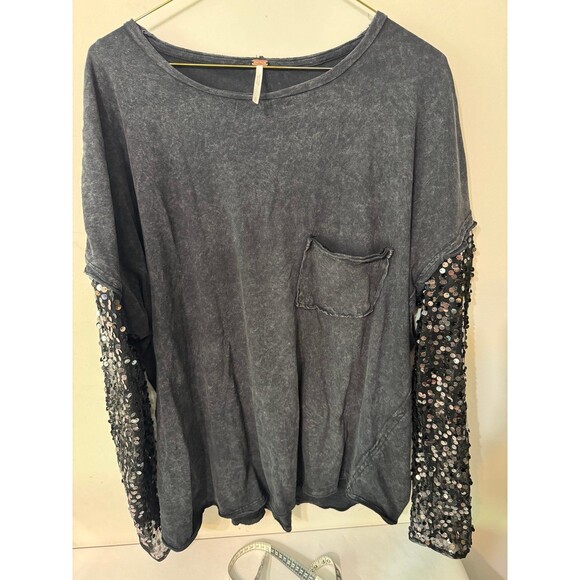 FREE PEOPLE CELINE TEE SEQUENCED EMBELLISHED SLEEVE TEE CHARCOAL LARGE - Picture 1 of 5